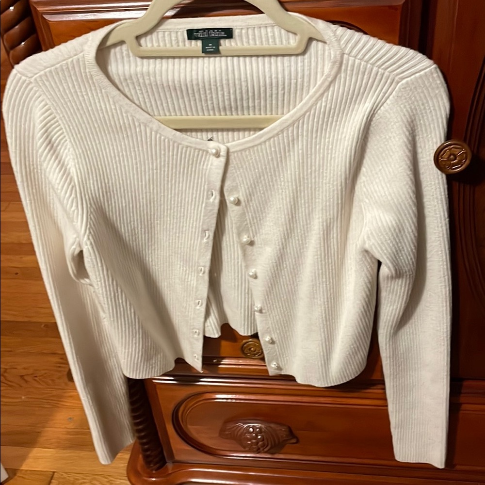 Super soft cardigan with pearl buttons